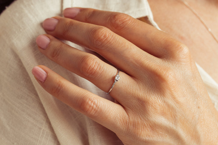 טבעת פתית שלושה יהלומים