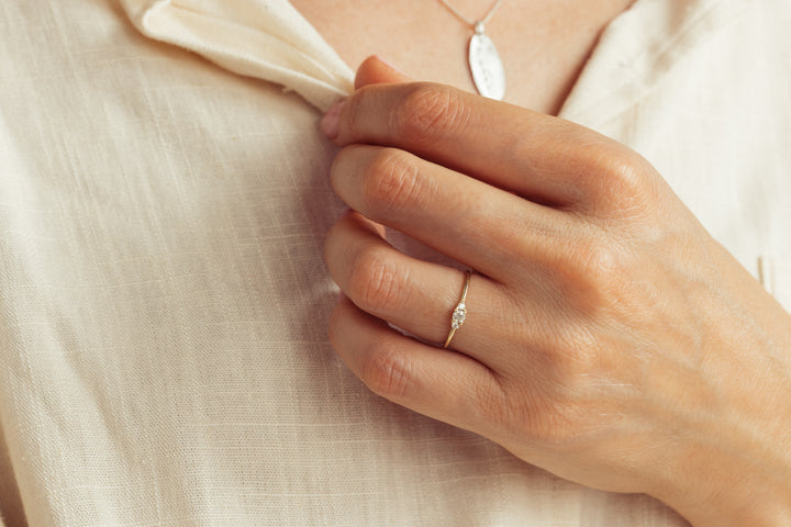 טבעת פתית שלושה יהלומים