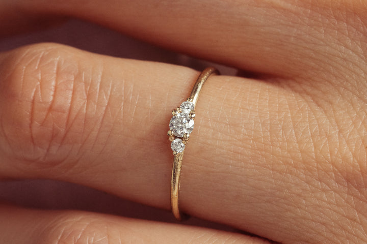 טבעת פתית שלושה יהלומים