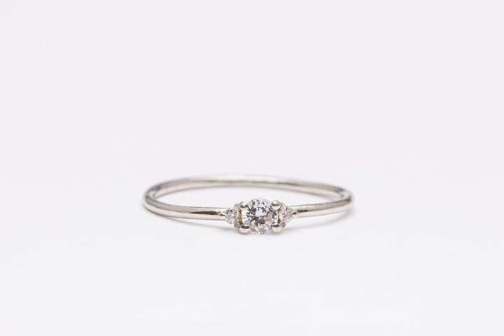 טבעת פתית שלושה יהלומים