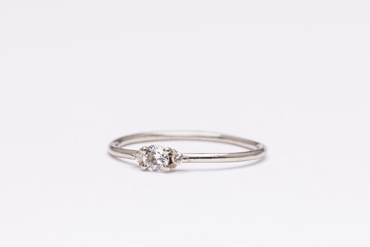 טבעת פתית שלושה יהלומים