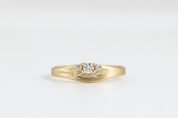 טבעת נוצה ויהלומים