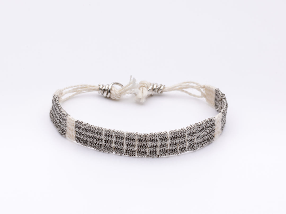 צמיד משי אפור ארוג