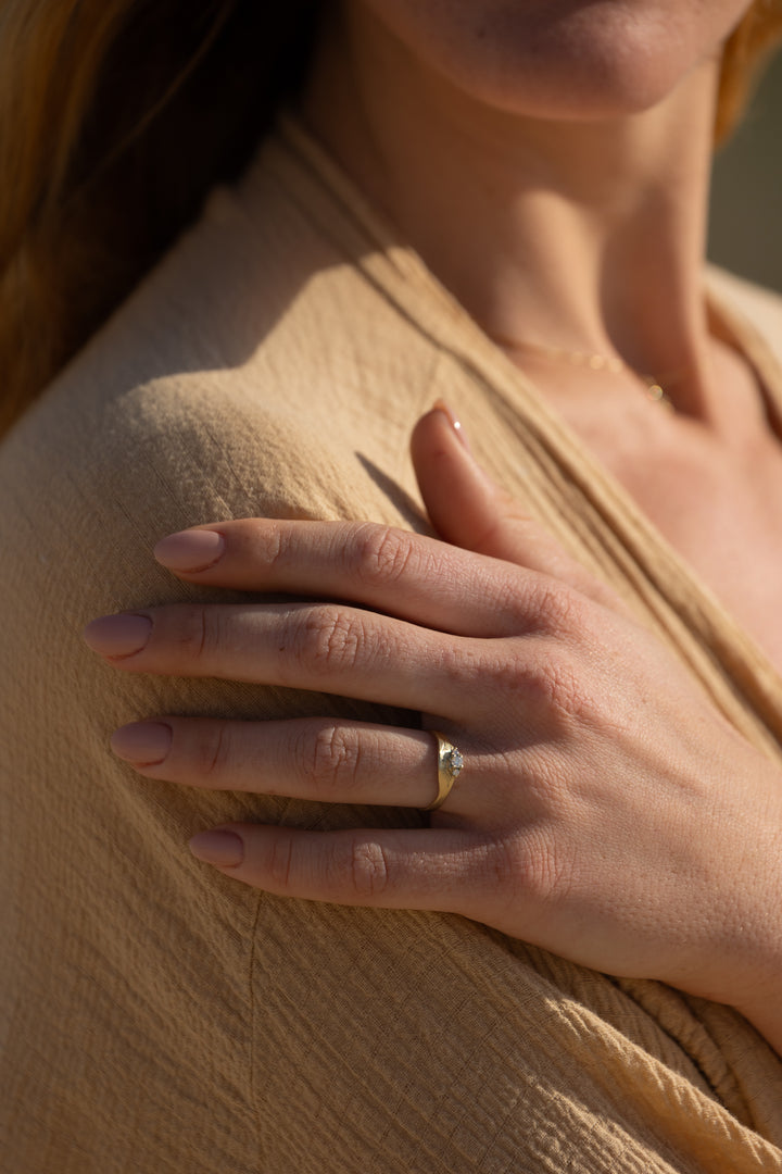 טבעת נוצה ויהלומים