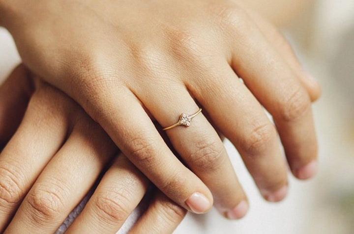 18k Beautiful Yellow Solid Gold and Diamond Engagement or Wedding Ring for Women | Simple and Unique Diamond Ring