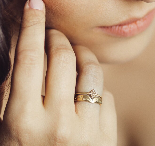 18k Beautiful Yellow Solid Gold and Diamond Engagement or Wedding Ring for Women | Simple and Unique Diamond Ring