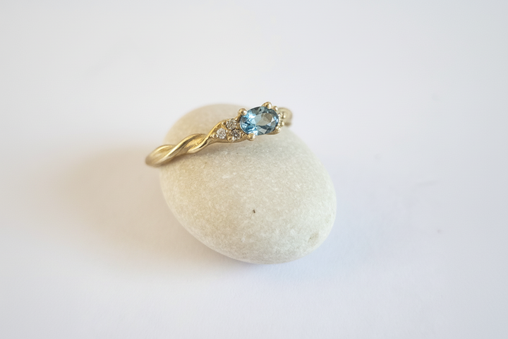 טבעת נביעה ספיר ויהלומים