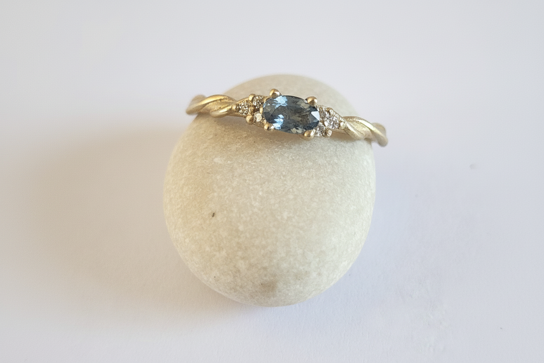 טבעת נביעה ספיר ויהלומים