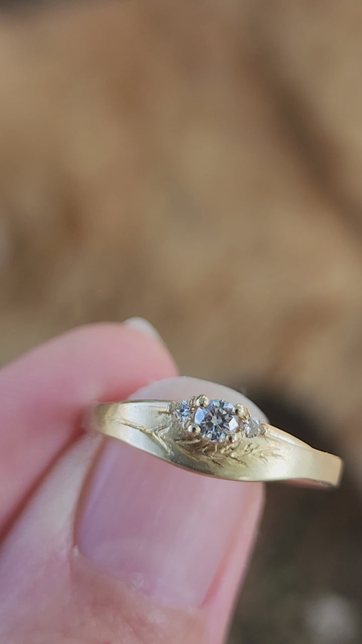 טבעת נוצה ויהלומים