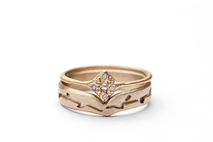 18k Beautiful Yellow Solid Gold and Diamond Engagement or Wedding Ring for Women | Simple and Unique Diamond Ring