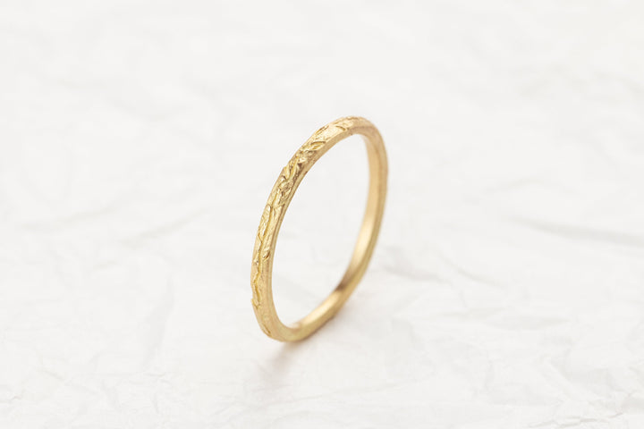 Unisex 18K Engraved Leaf Organic Gold Ring