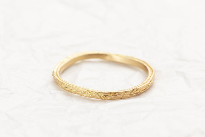 Unisex 18K Engraved Leaf Organic Gold Ring