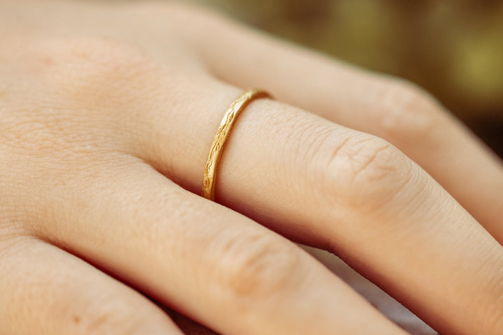 Unisex 18K Engraved Leaf Organic Gold Ring