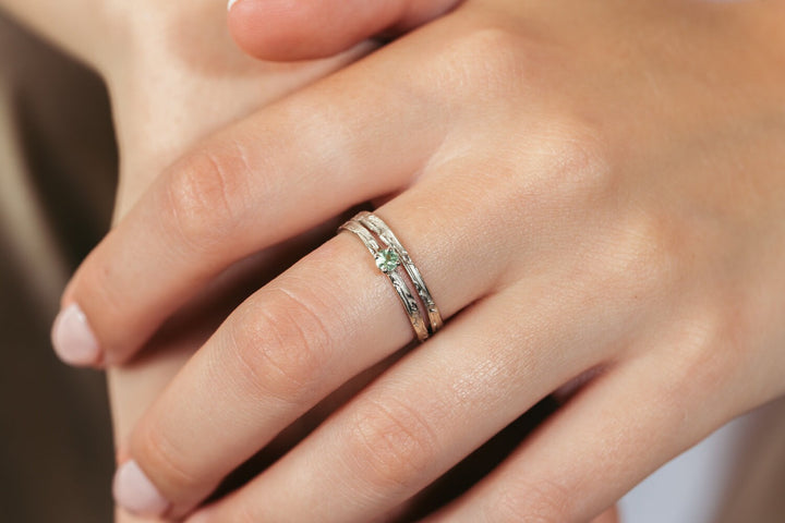 Split Shank Green Sapphire Ring made of 14K White Gold
