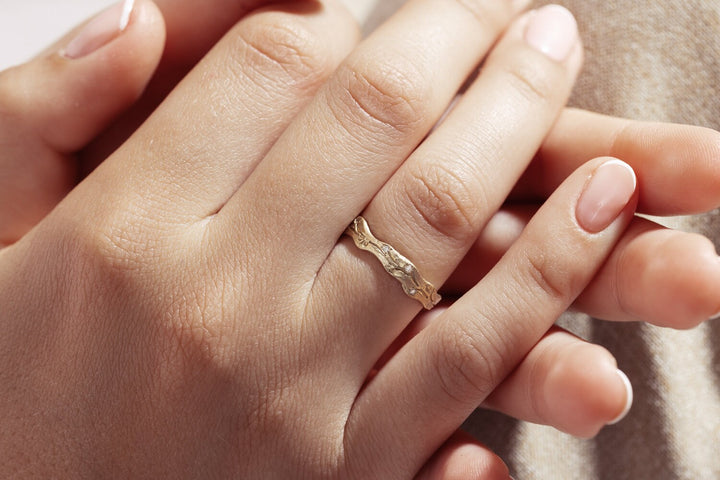 Floral Wildflower Ring, Wavy Gold Ring, 14K Gold Band, Flower and Diamond Ring, Engraved Flower Ring, Romantic Ring